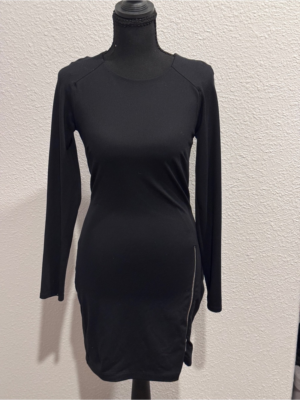 Bebe Black Long-Sleeve Bodycon Dress - Classic Fit